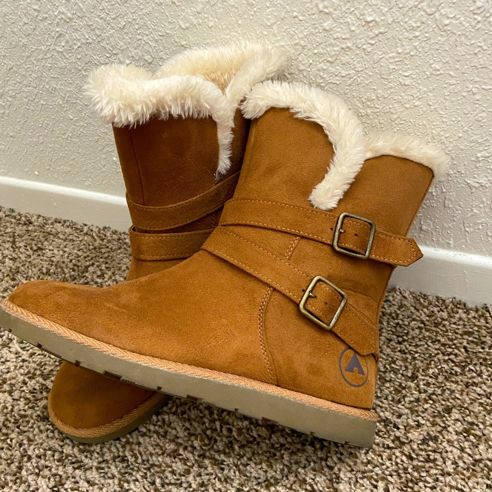 Airwalk brown fur boots 7.5